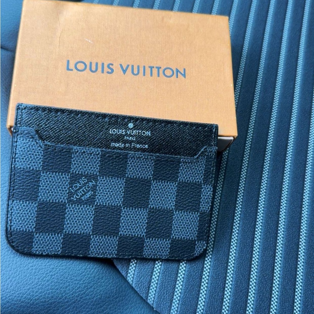 •Louis Vuitton Cardholder box and bag included